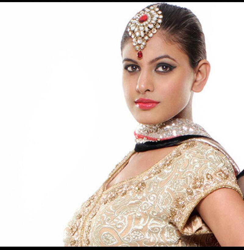 The classic beauty by Nishi Singh Bridal-makeup | Weddings Photos & Ideas