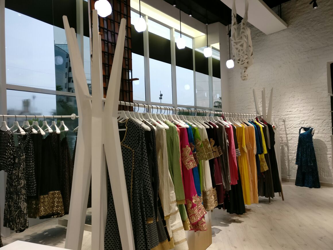 White Themed Ethnic Wear Showroom by Abhinav Jain | Interior Design Photos & Ideas