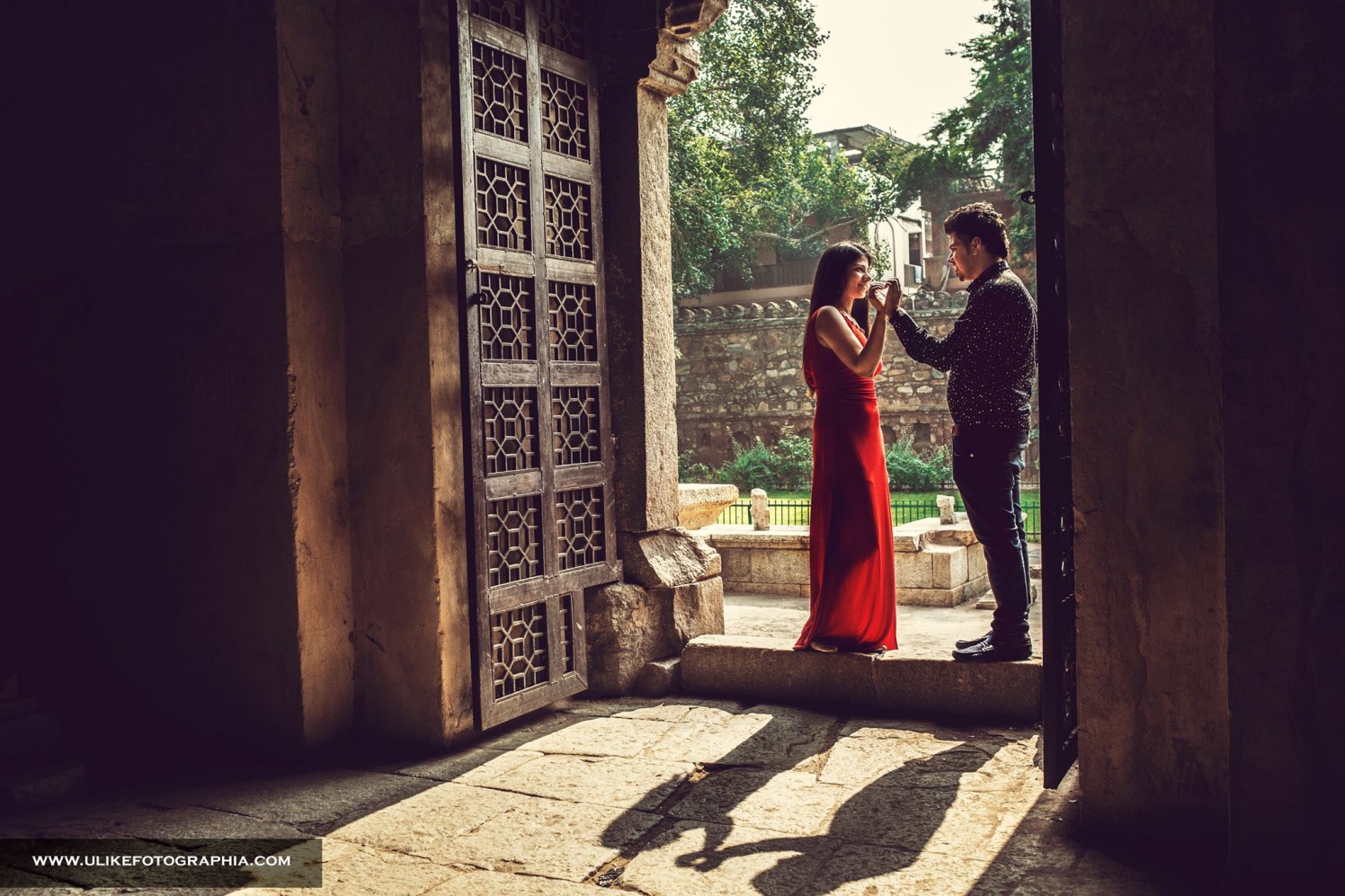 The artistic doorway by ULike Fotographia Wedding-photography | Weddings Photos & Ideas