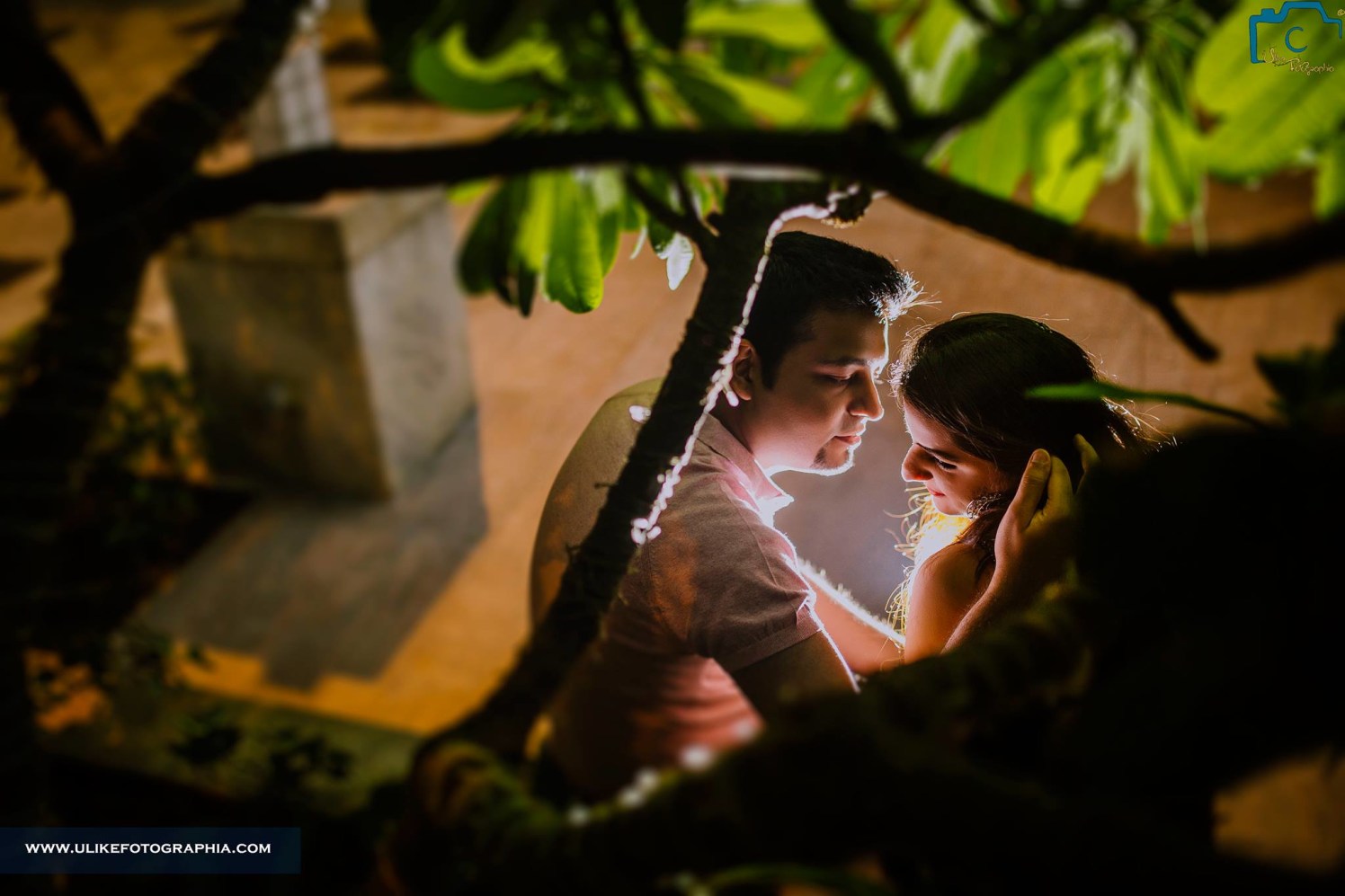 Kissing her under the tree by ULike Fotographia Wedding-photography | Weddings Photos & Ideas