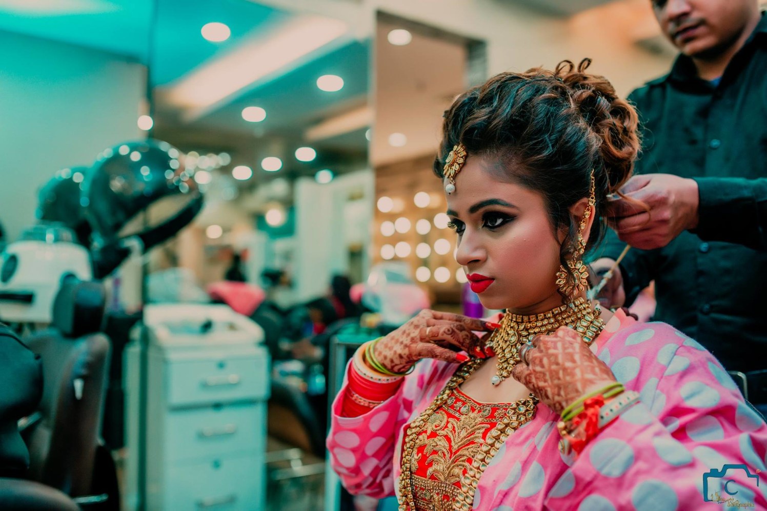 Getting her perfect look for wedding by ULike Fotographia Wedding-photography | Weddings Photos & Ideas