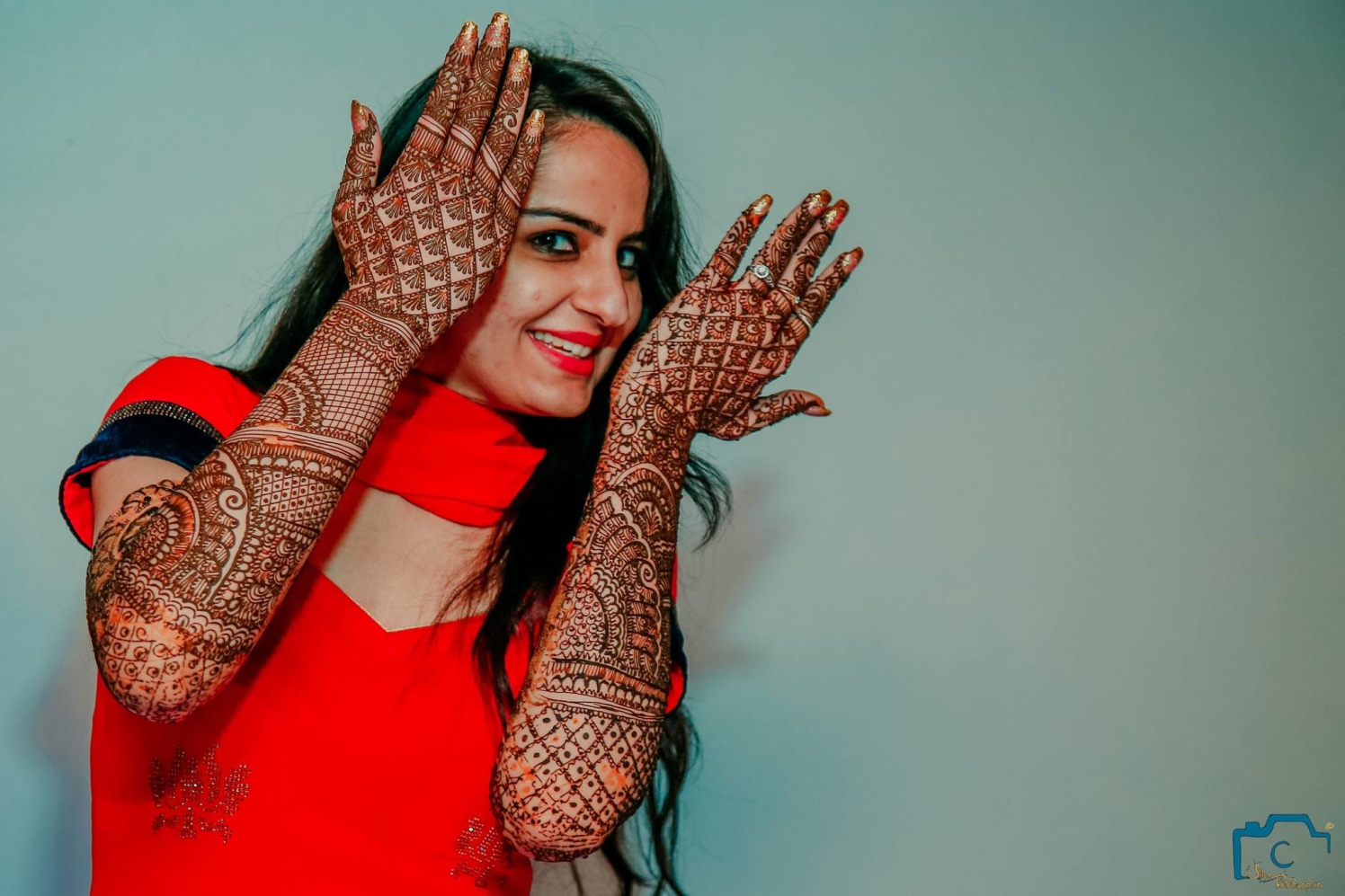 Posing her beautiful mehendi designs by ULike Fotographia Wedding-photography | Weddings Photos & Ideas