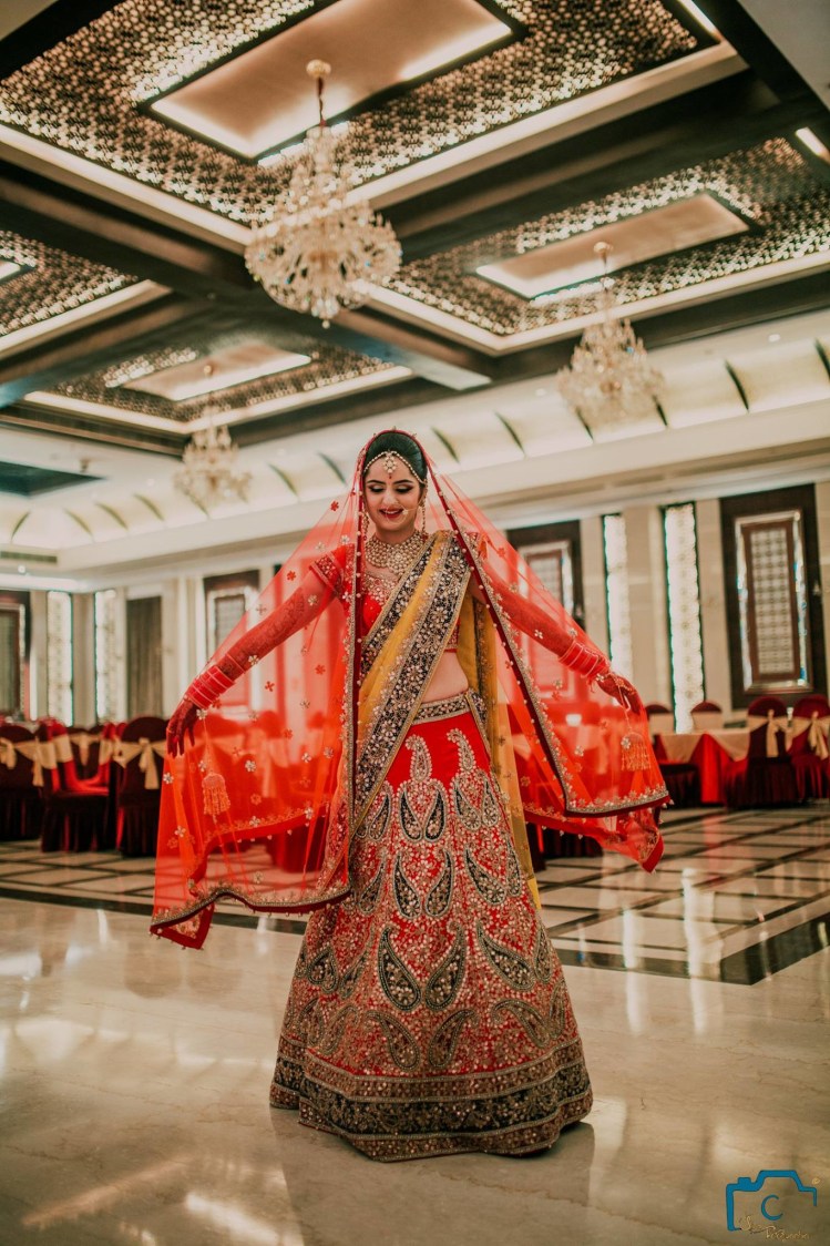 Flaunting her beautiful lehenga by ULike Fotographia Wedding-photography | Weddings Photos & Ideas