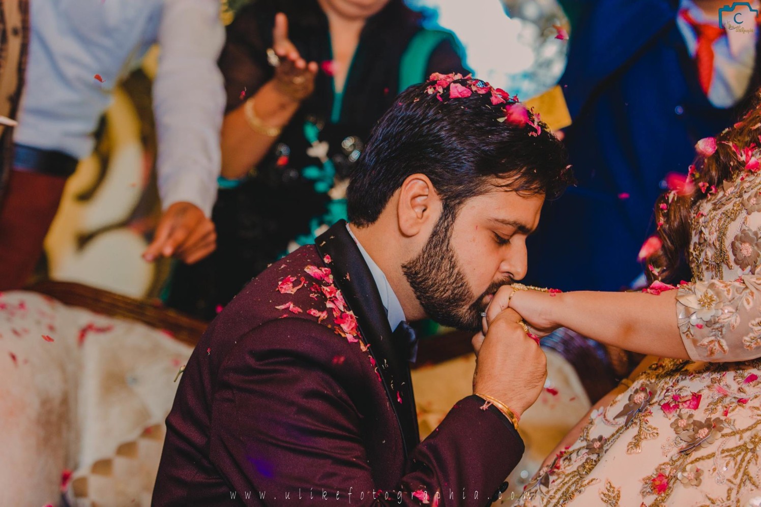 Kissing the dreamy girl by ULike Fotographia Wedding-photography | Weddings Photos & Ideas