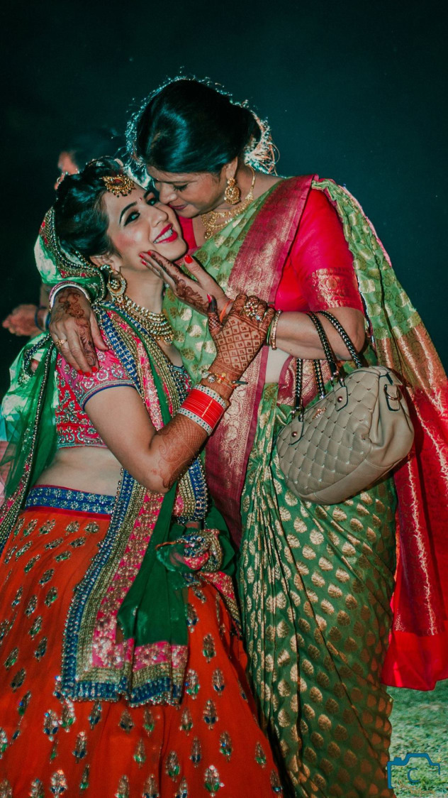 Bride with her mother by ULike Fotographia Wedding-photography | Weddings Photos & Ideas