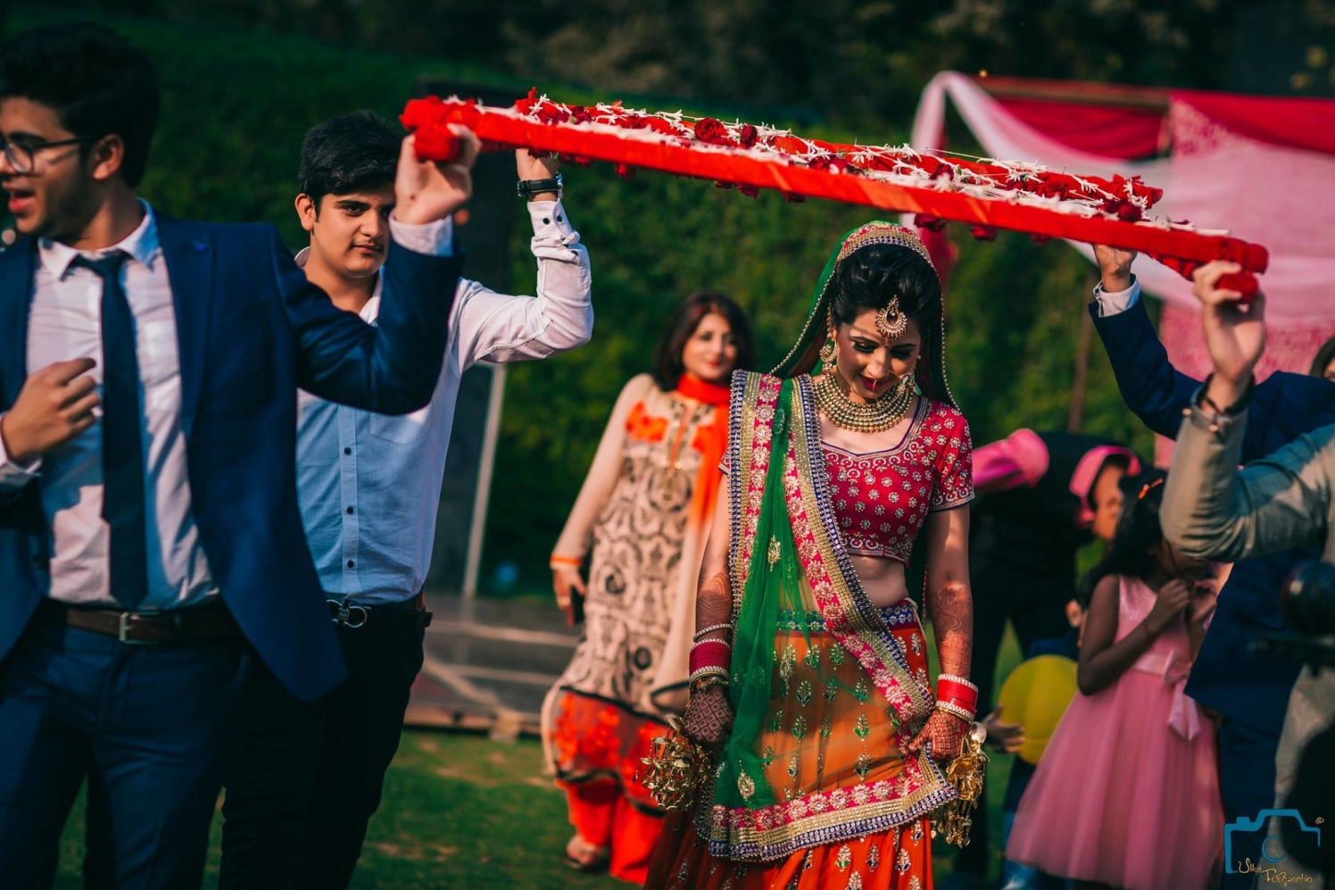 The bride entering the wedding in style! by ULike Fotographia Wedding-photography | Weddings Photos & Ideas