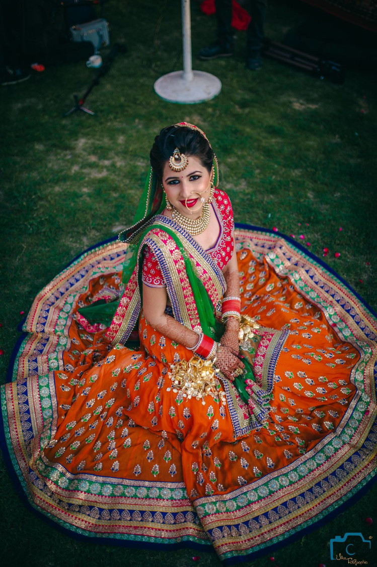 Striking pose of the bride by ULike Fotographia Wedding-photography | Weddings Photos & Ideas