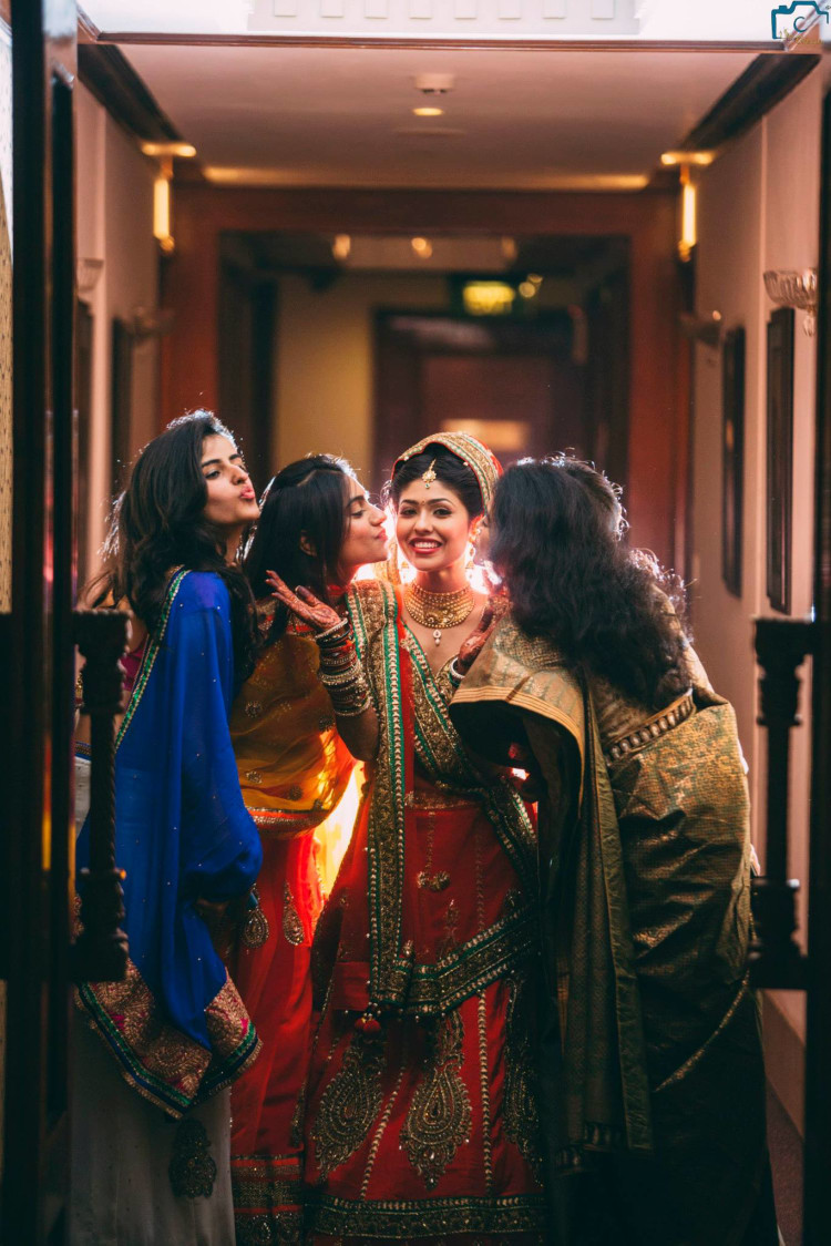 Bride with her maids by ULike Fotographia Wedding-photography | Weddings Photos & Ideas