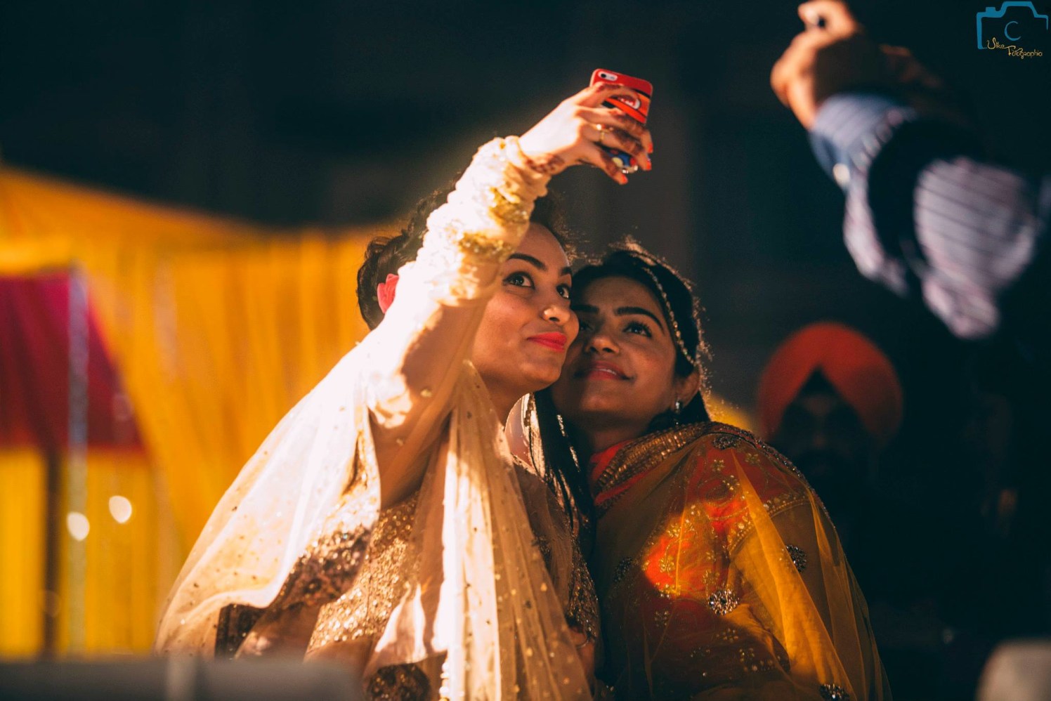 Wedding demands a perfect selfie by ULike Fotographia Wedding-photography | Weddings Photos & Ideas