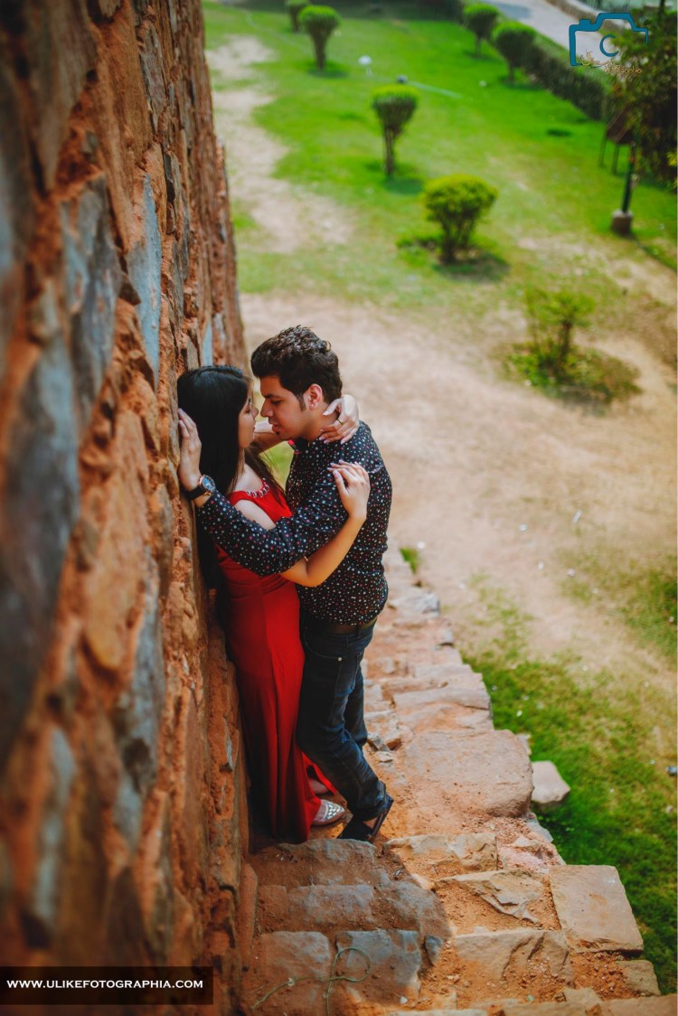 And the couple caught romancing by ULike Fotographia Wedding-photography | Weddings Photos & Ideas