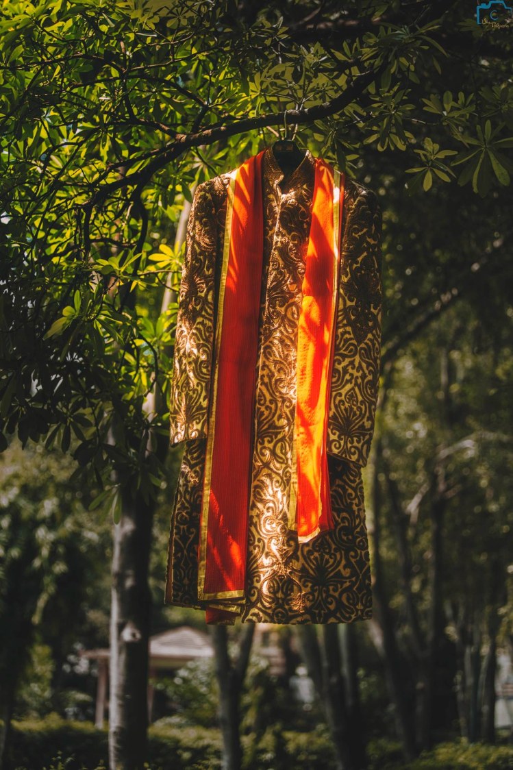 Groom's sherwani by ULike Fotographia Wedding-photography | Weddings Photos & Ideas