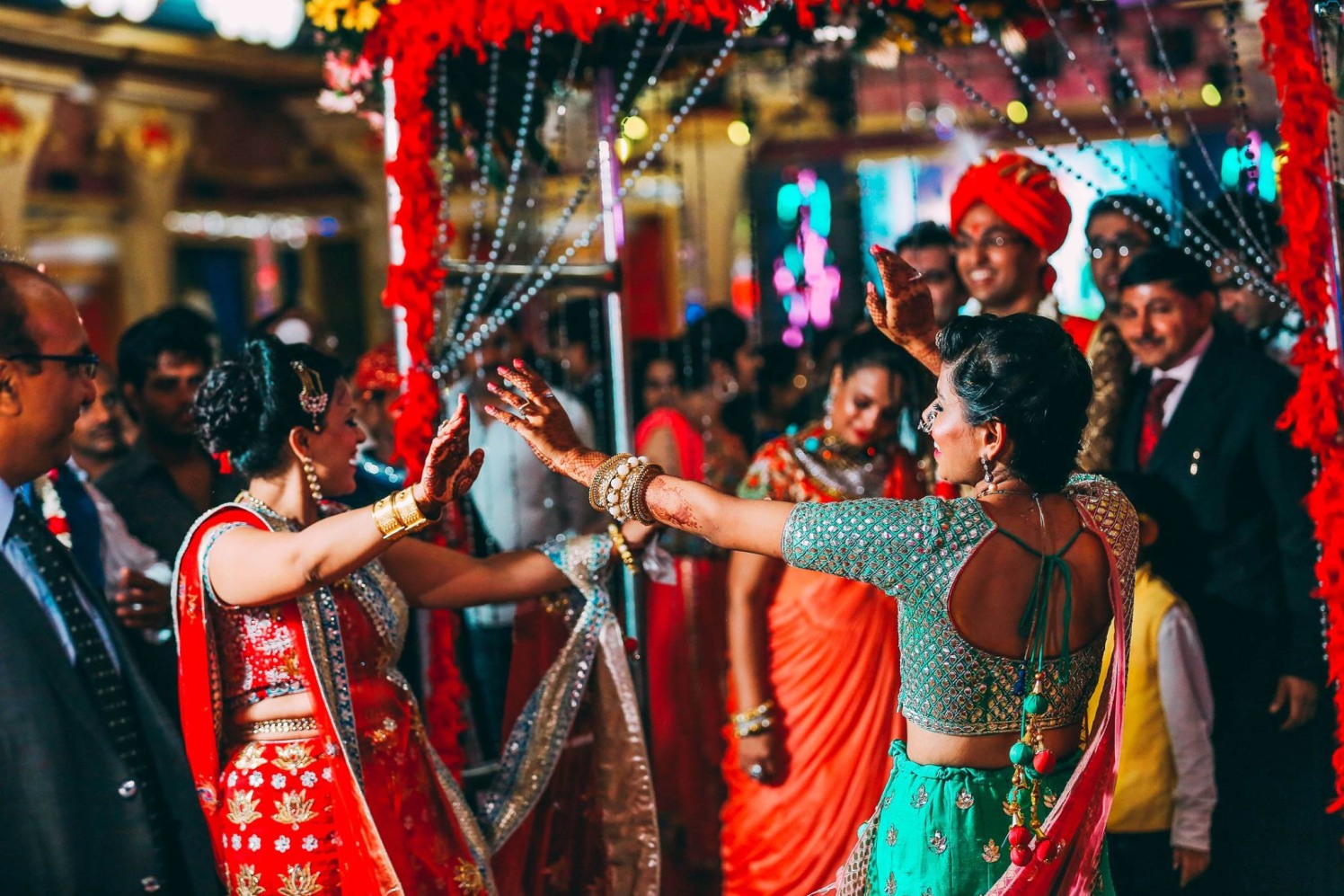 Wedding bells makes everybody dance by ULike Fotographia Wedding-photography | Weddings Photos & Ideas