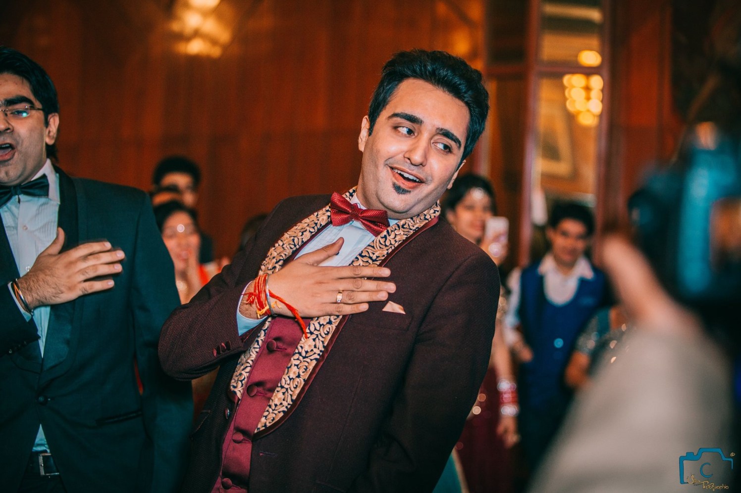 The groom dancing! by ULike Fotographia Wedding-photography | Weddings Photos & Ideas