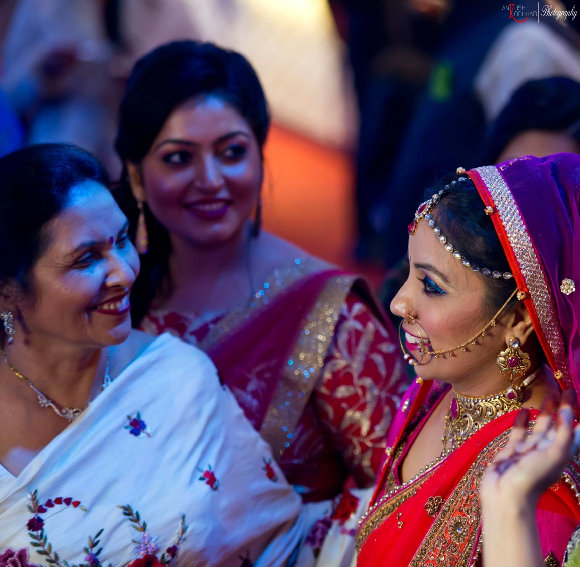 Bride and family by AKfotography Wedding-photography | Weddings Photos & Ideas