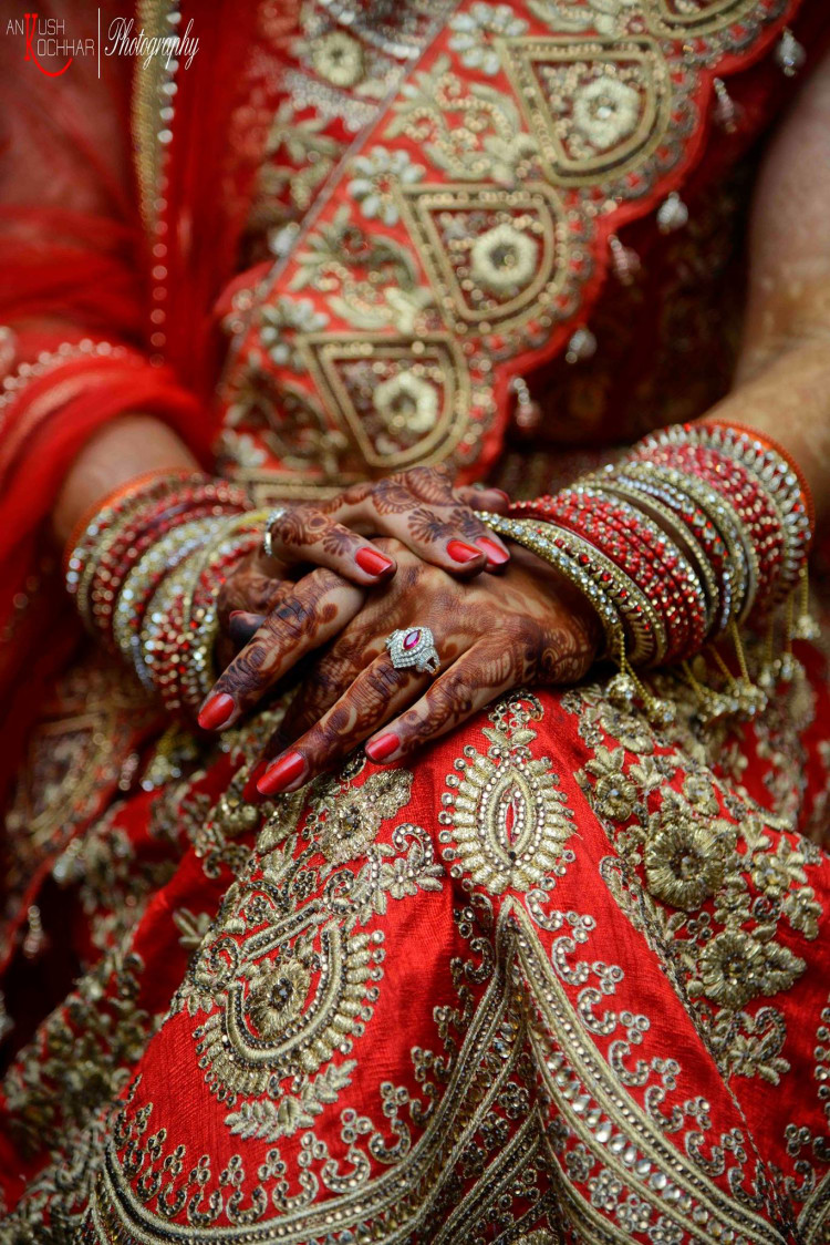 Bride Hand Shot by AKfotography Wedding-photography | Weddings Photos & Ideas