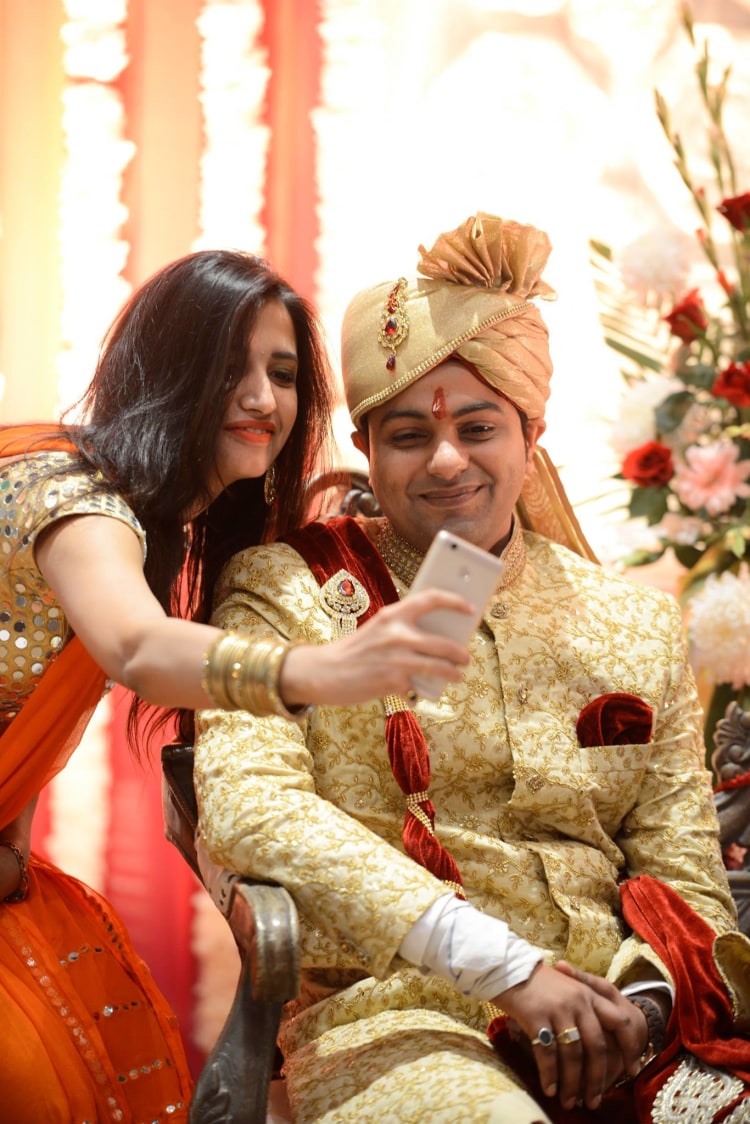 Groom With Wedding Guests by AKfotography Wedding-photography | Weddings Photos & Ideas