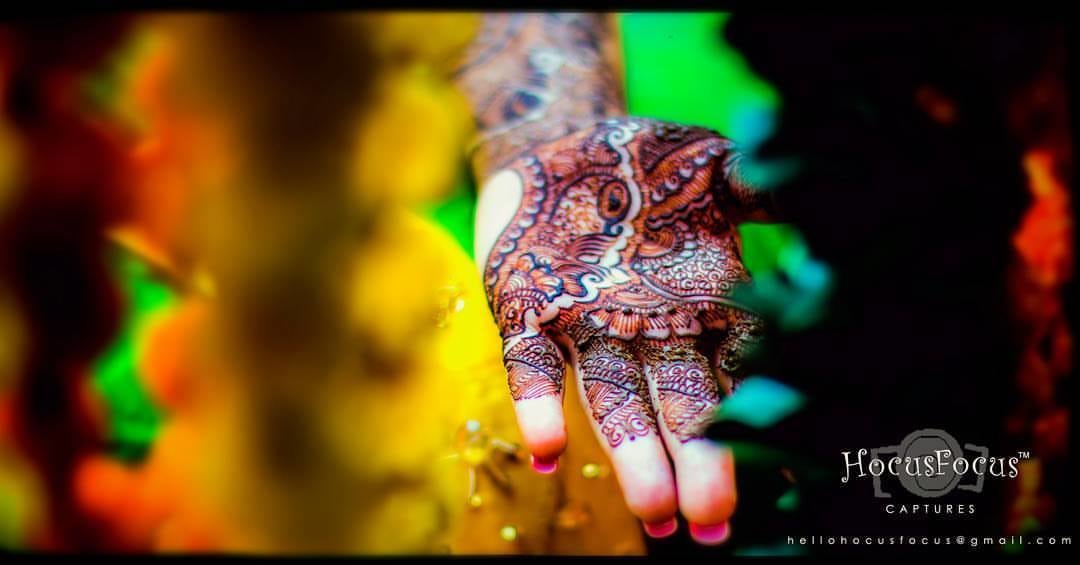 Beautiful Henna by HOCUS FOCUS PHOTOGRAPHY Wedding-photography Bridal-mehendi | Weddings Photos & Ideas