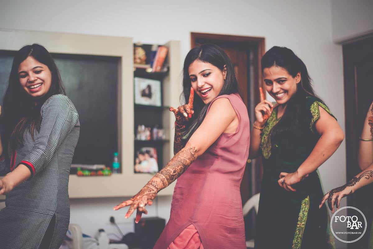 Grooving on wedding beats by Fotobar Wedding-photography | Weddings Photos & Ideas