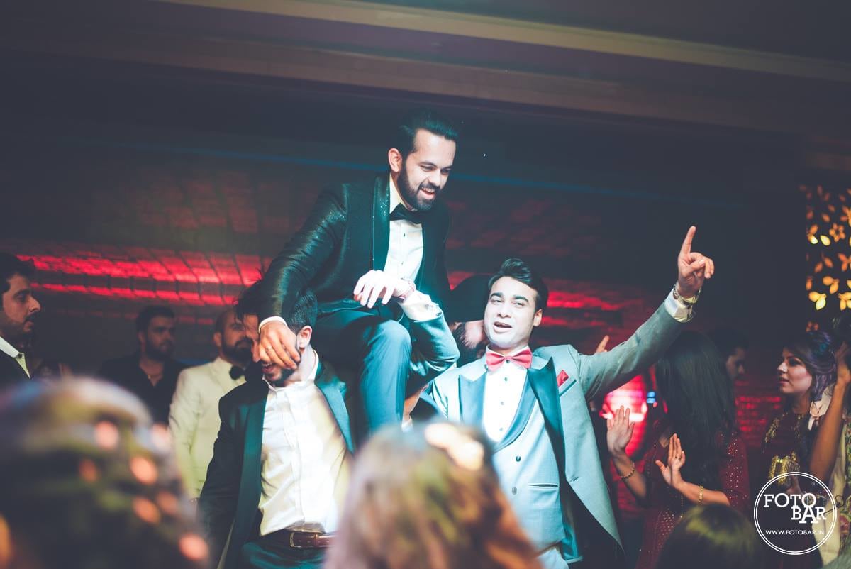Making an entrance with style by Fotobar Wedding-photography | Weddings Photos & Ideas