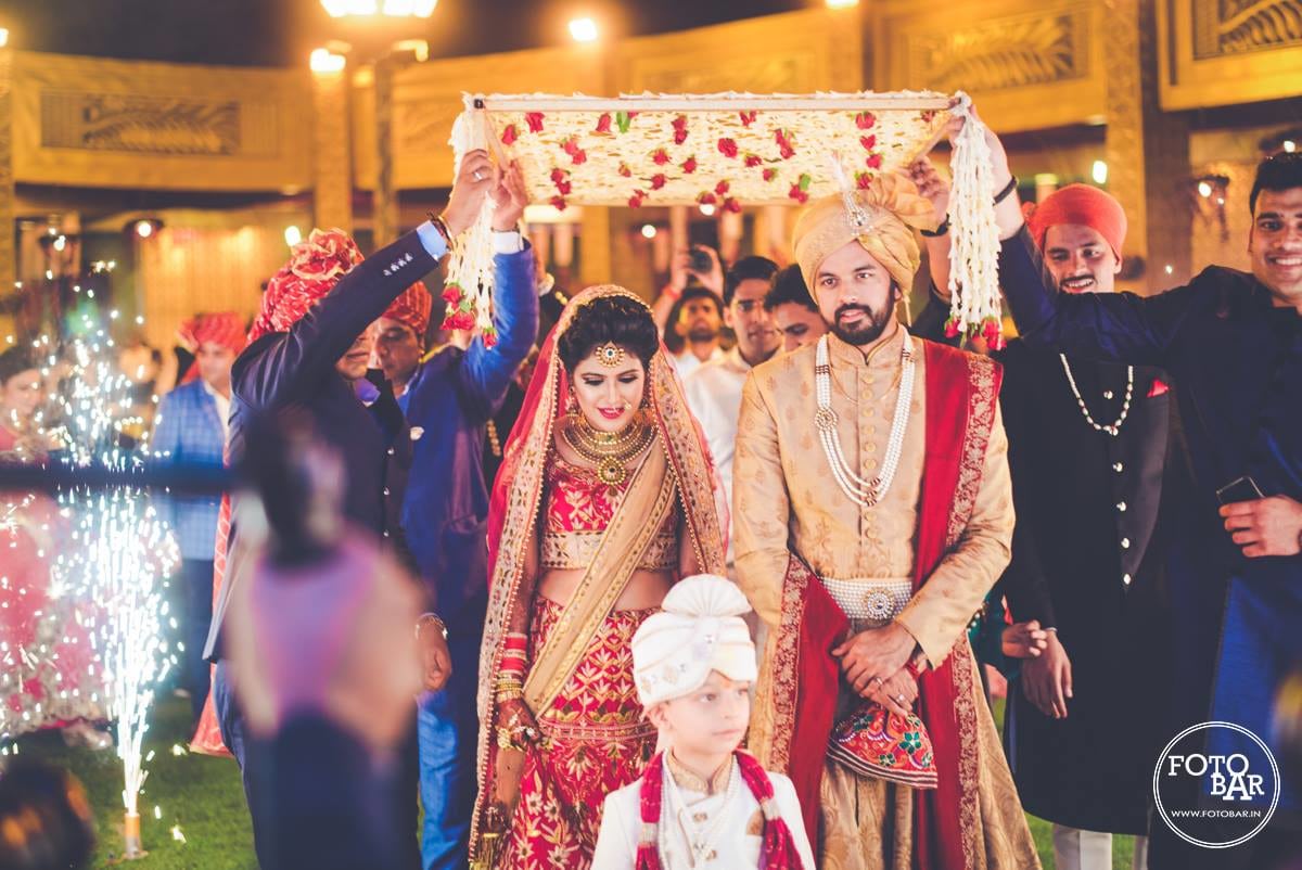 King and queen incoming by Fotobar Wedding-photography | Weddings Photos & Ideas
