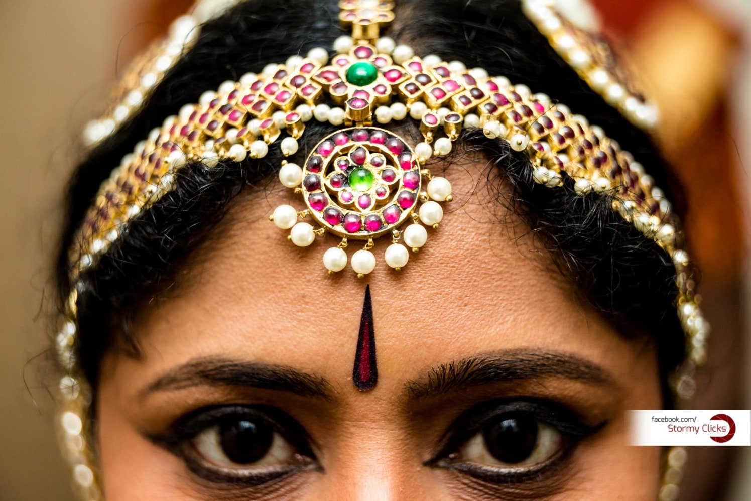 Pink Gem MangTikka With Colossal Eyes by Deepak Subramanian Wedding-photography Bridal-jewellery-and-accessories | Weddings Photos & Ideas