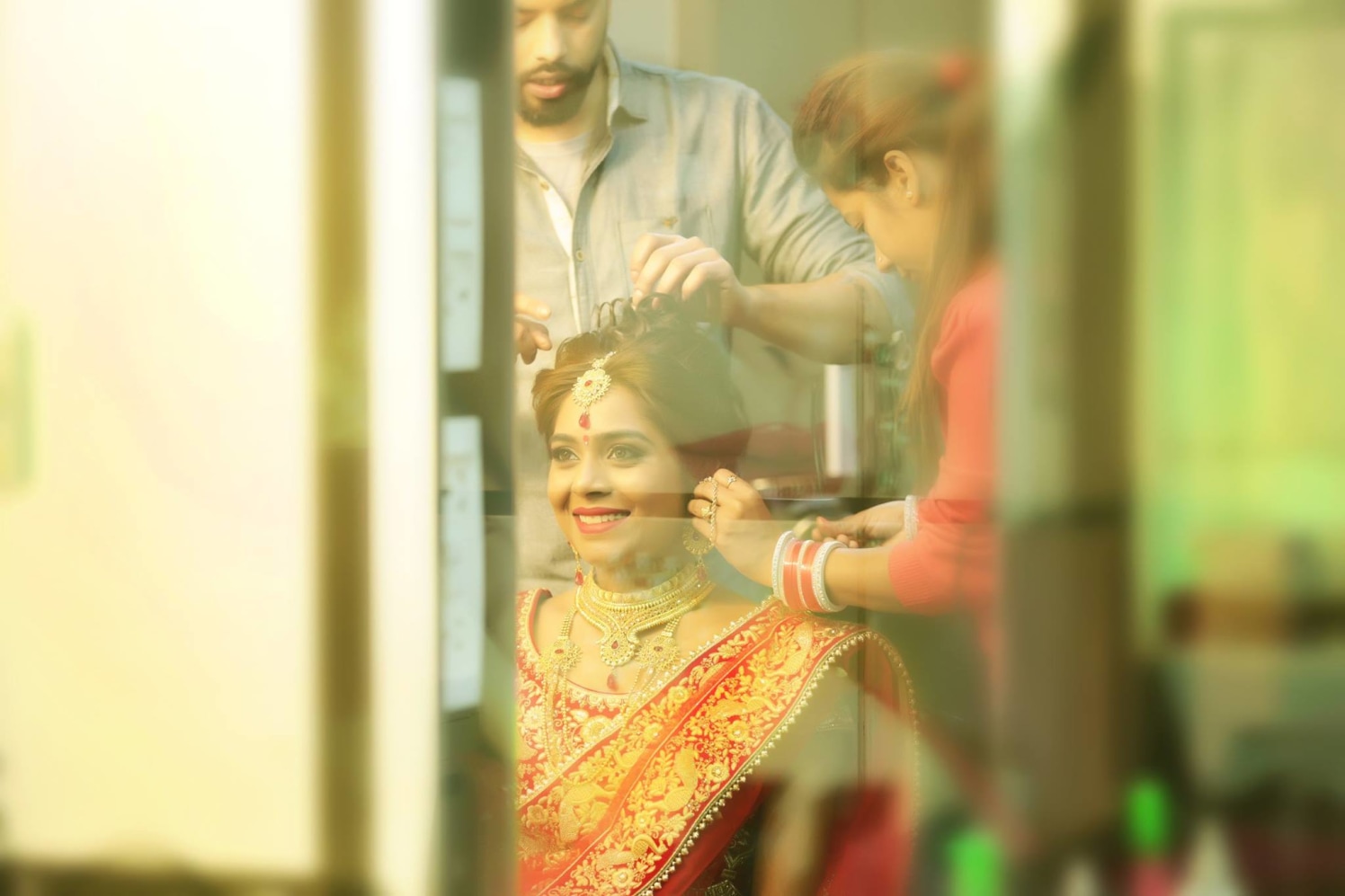 Bride Getting Ready For Her D-Day by Mukesh bijalwan Wedding-photography Bridal-jewellery-and-accessories | Weddings Photos & Ideas