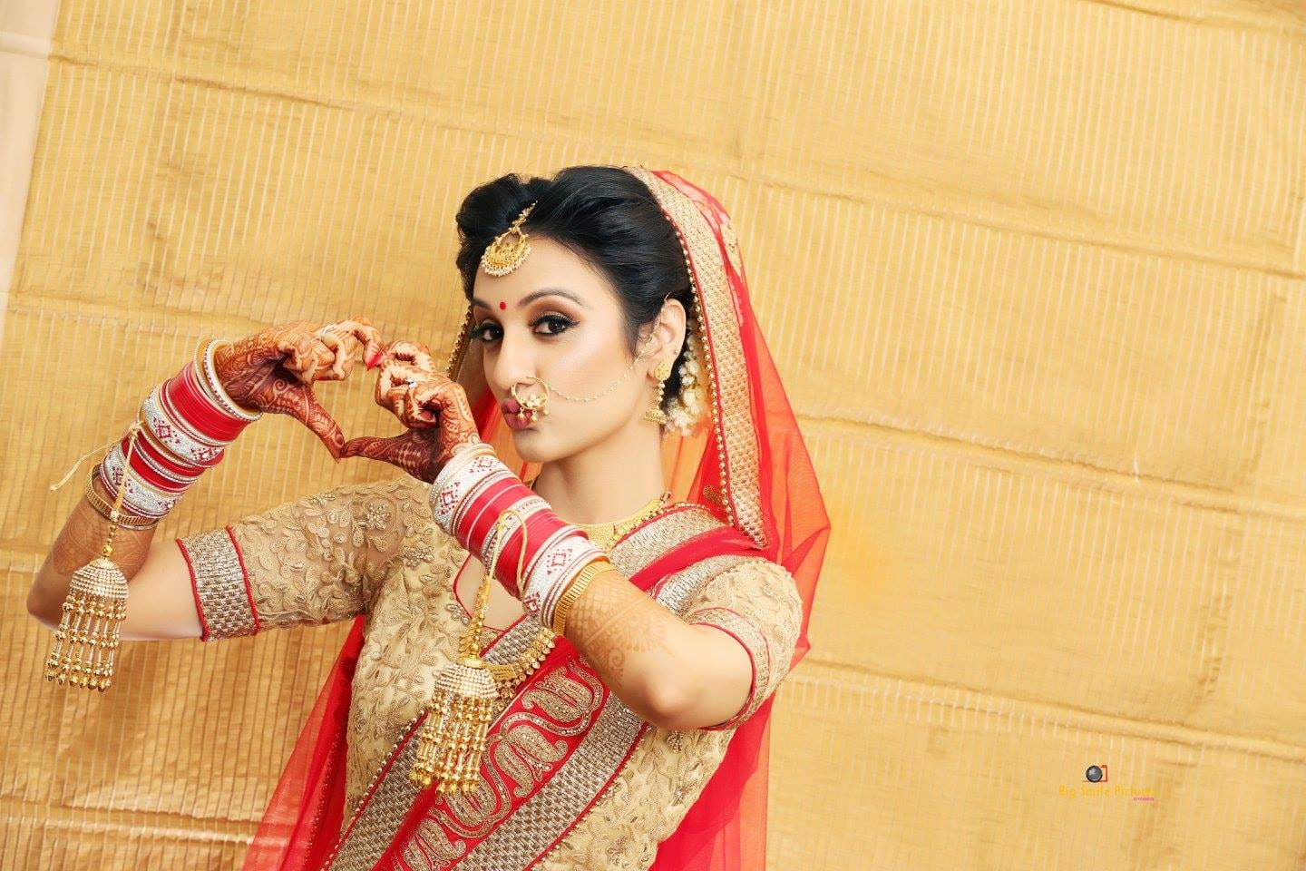 Bride Wearing Regal Gold Bridal Jewellery by Mukesh bijalwan Bridal-makeup | Weddings Photos & Ideas