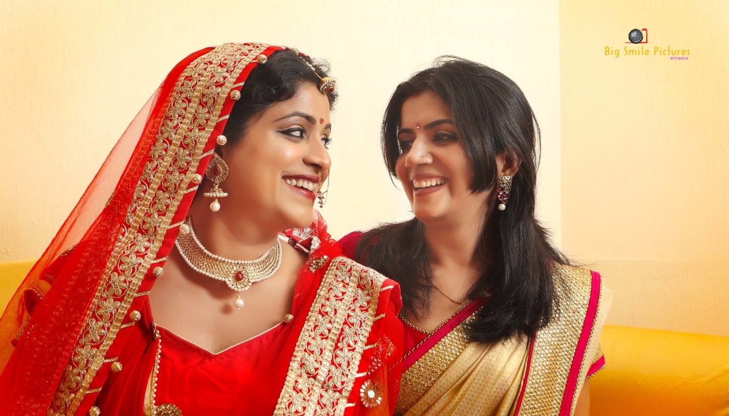 Bride With Bridesmaid On Wedding Day by Mukesh bijalwan Wedding-photography Bridal-jewellery-and-accessories | Weddings Photos & Ideas