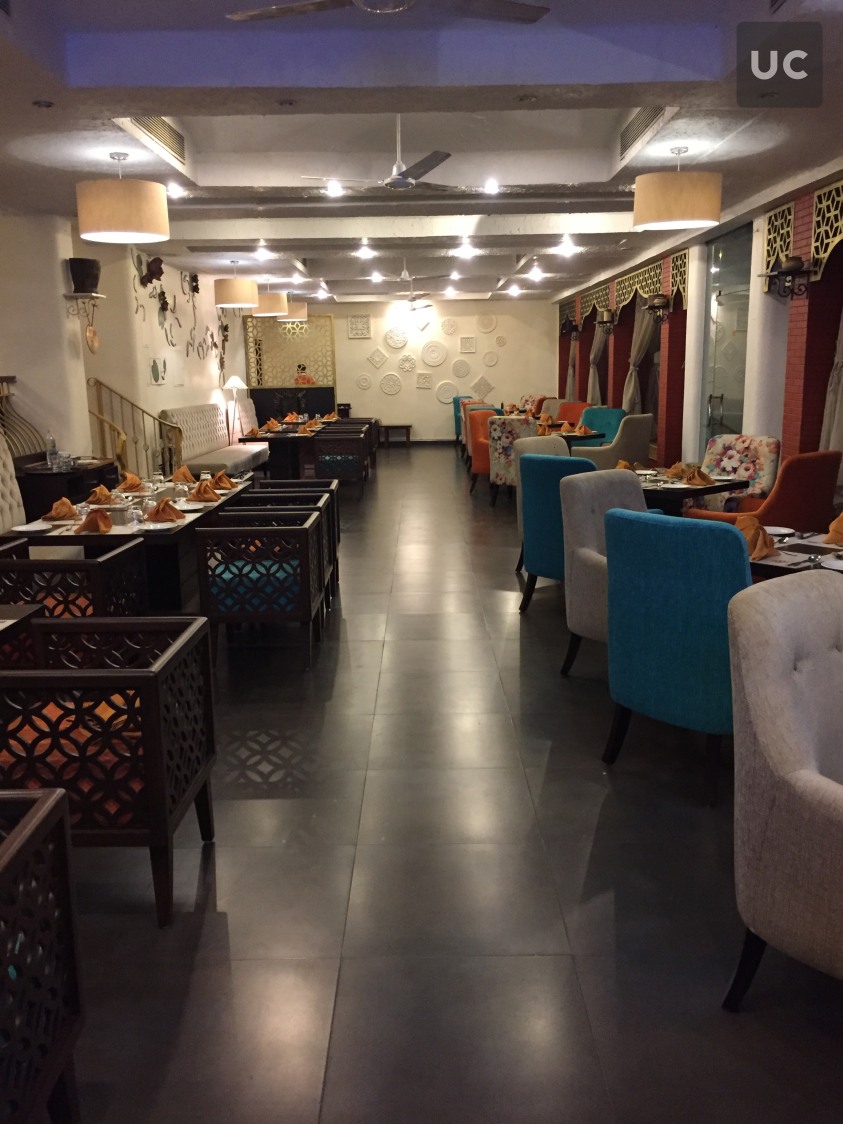 Formal retro style restaurant by Designwise Interiors Modern | Interior Design Photos & Ideas