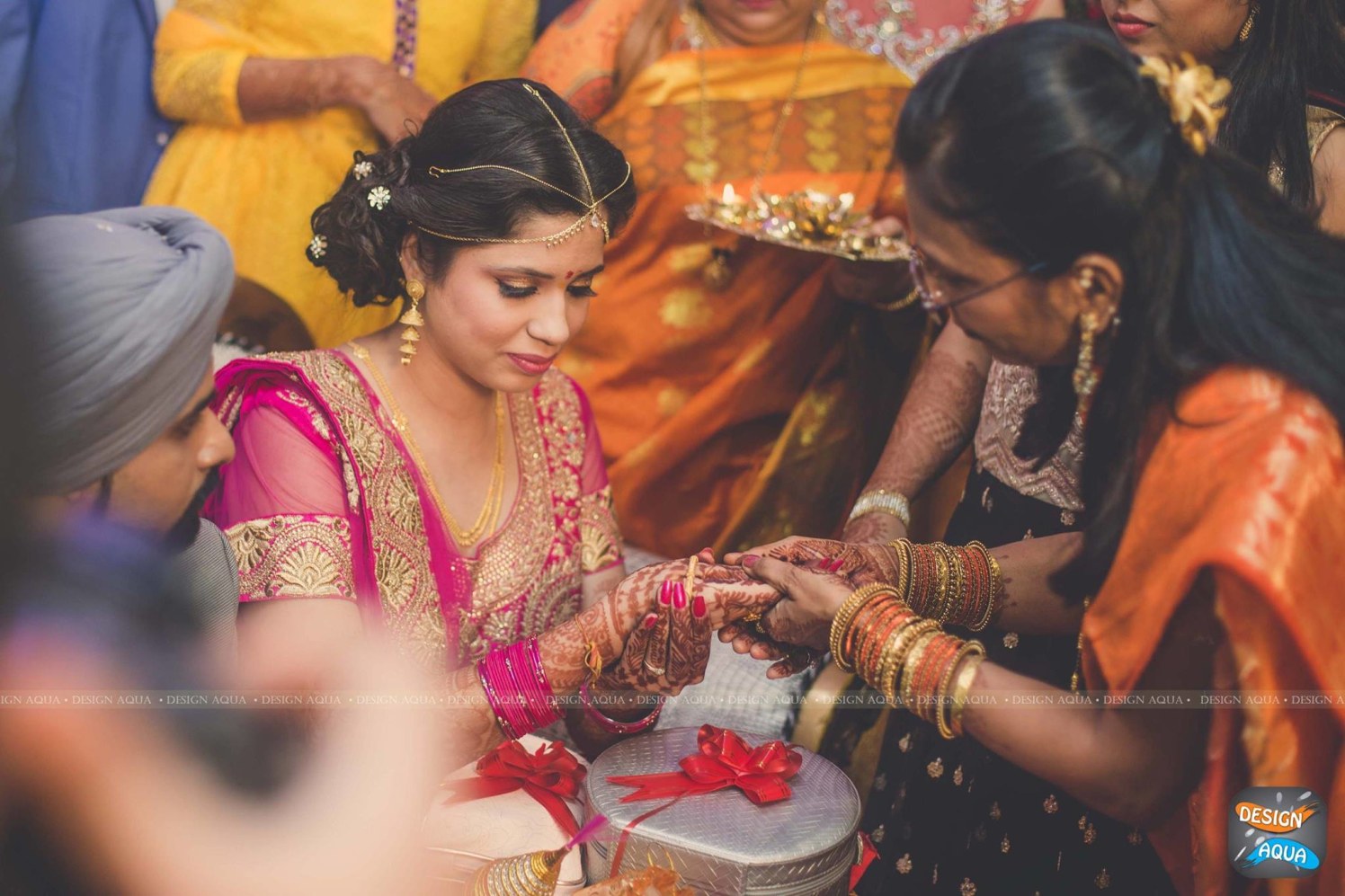 Delicate Gold Matha Patti Worn By the Bride by Priyanka Kamboj Wedding-photography Bridal-jewellery-and-accessories | Weddings Photos & Ideas