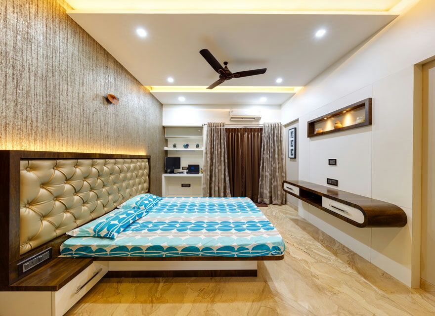 Wooden flooring bedroom with wall design by Hemangi Chaudhari-pawar Bedroom Modern | Interior Design Photos & Ideas