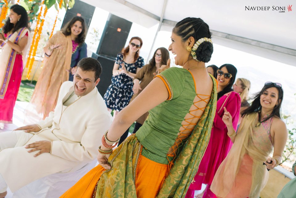 Indian bride dancing by Navdeep Soni Photography Wedding-photography | Weddings Photos & Ideas