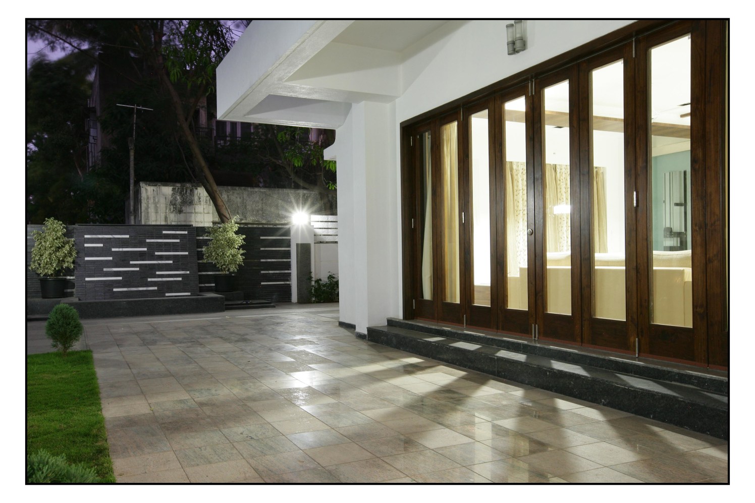 The Classic Style Balcony by RS Design Open-spaces Modern | Interior Design Photos & Ideas