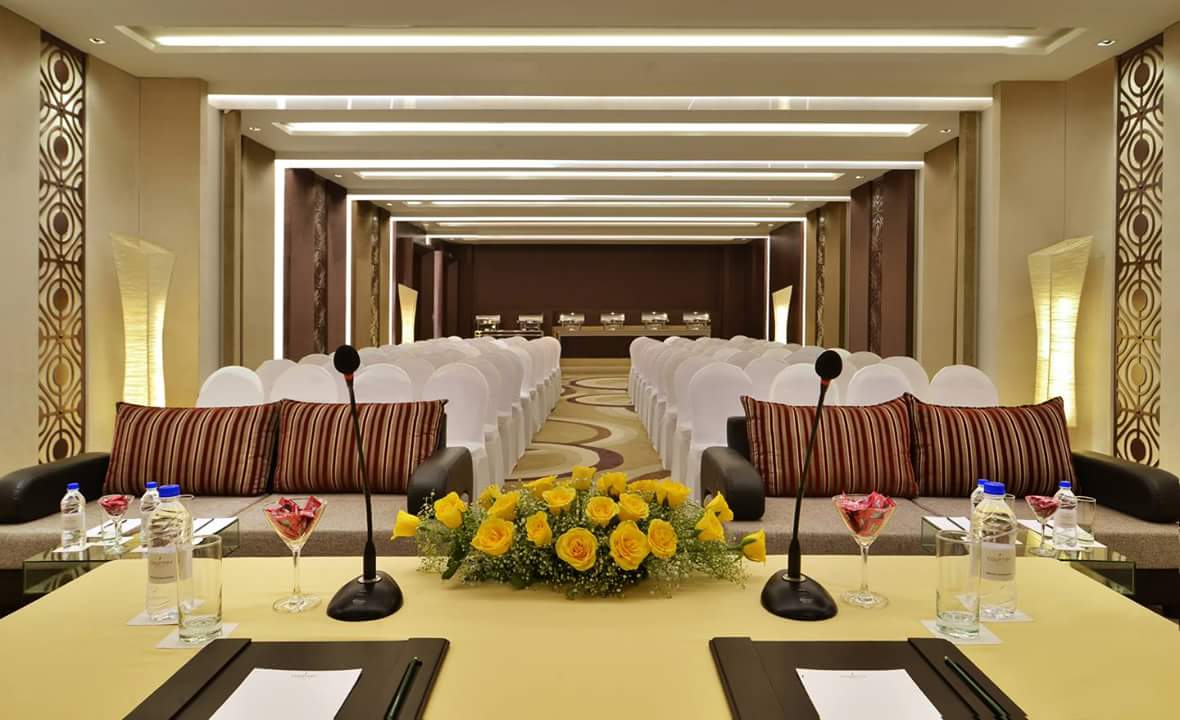Spacious Meeting hall by JMR Infrastructure Modern | Interior Design Photos & Ideas