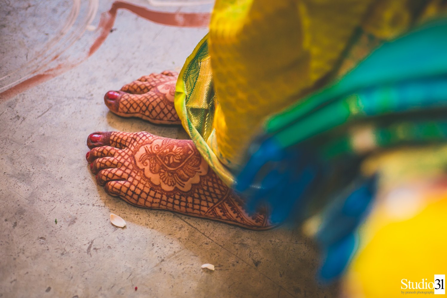 Mehendi designs of bride by Studio 31 by Pranesh Photography Wedding-photography | Weddings Photos & Ideas