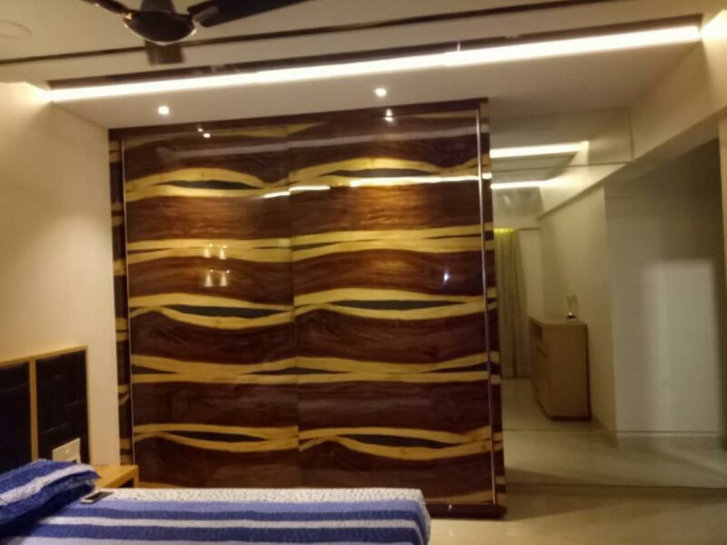 Glossy Closet by ARN INTERIORS Bedroom Contemporary | Interior Design Photos & Ideas