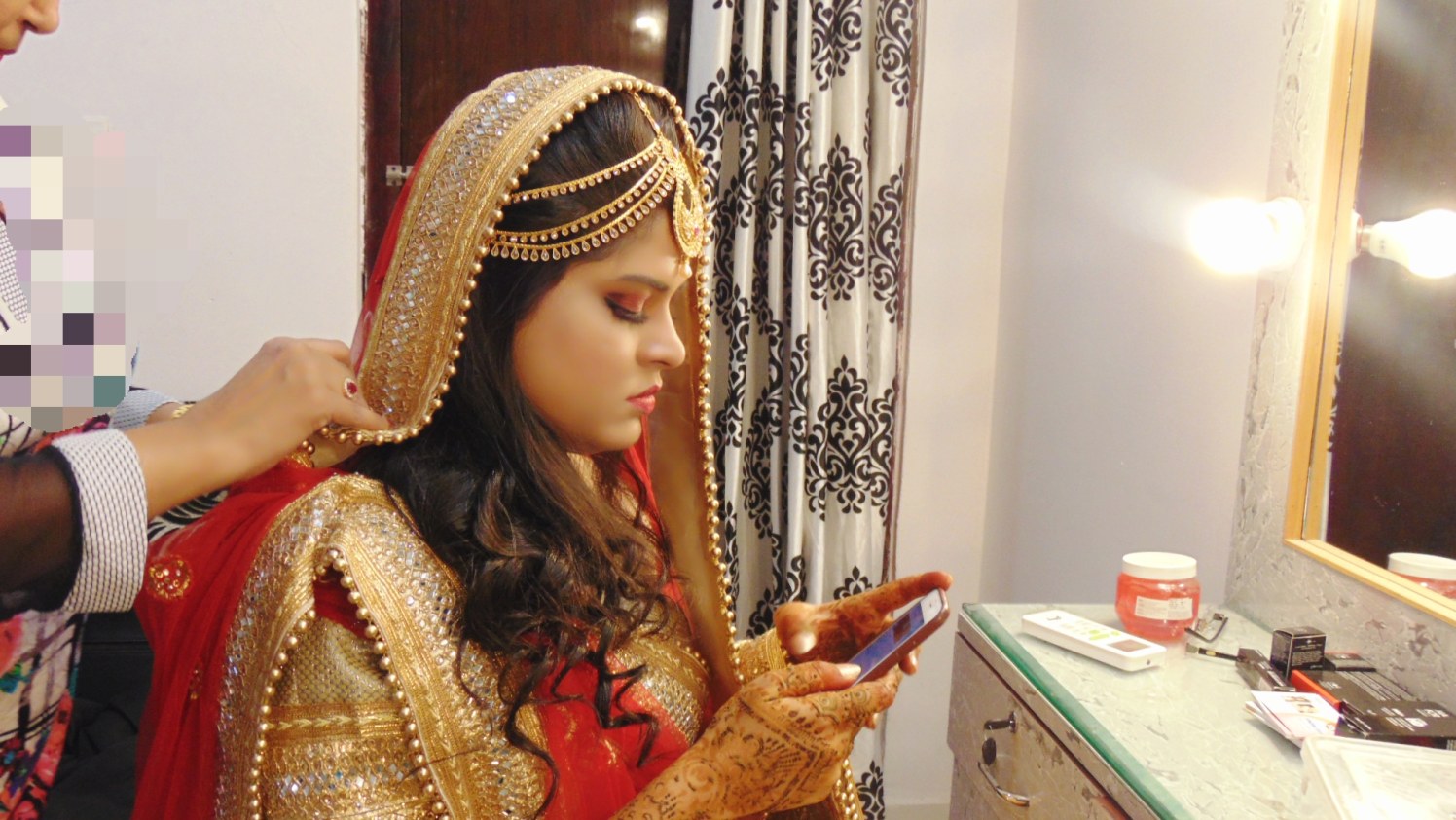 Getting dolled up by Makeup Artist by Tamanna Ghori Wedding-photography | Weddings Photos & Ideas