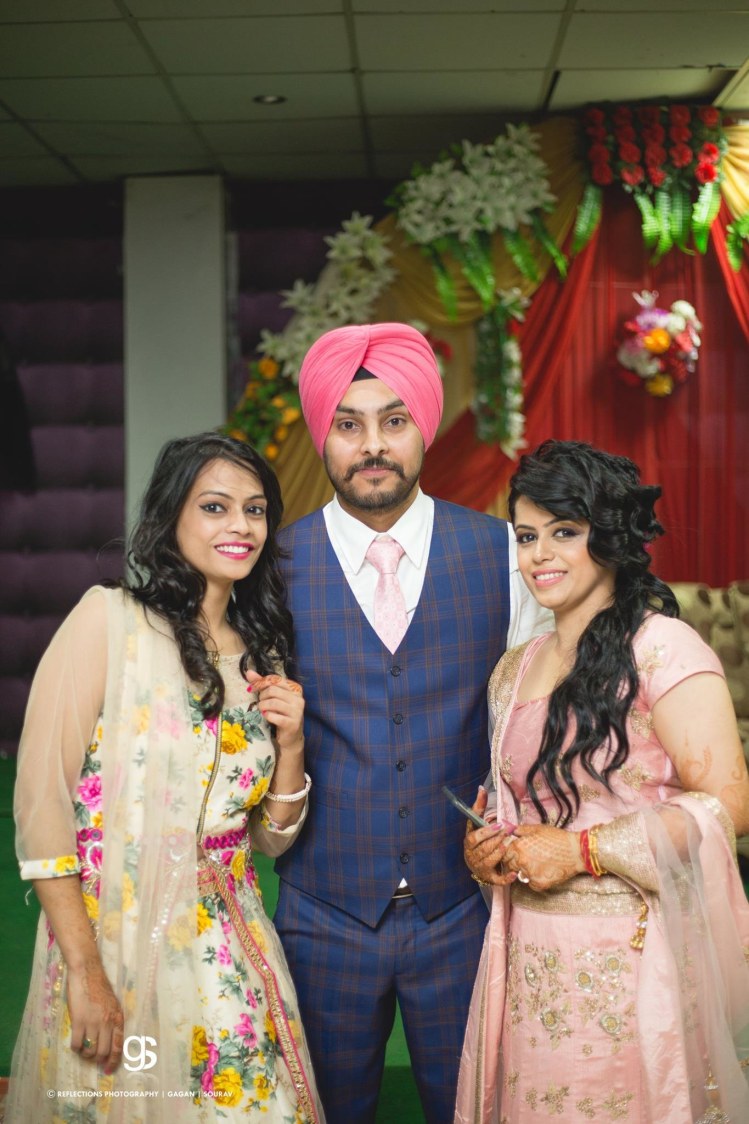 Bride and Groom Pose With a Wedding Guest by Sourav Samanta Wedding-photography Groom-wear-and-accessories Wedding-hairstyles | Weddings Photos & Ideas