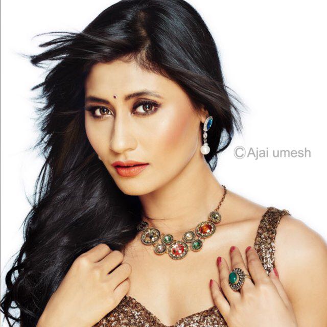 Phenomenal maquillage by Dhruti Raichura Bridal-makeup | Weddings Photos & Ideas