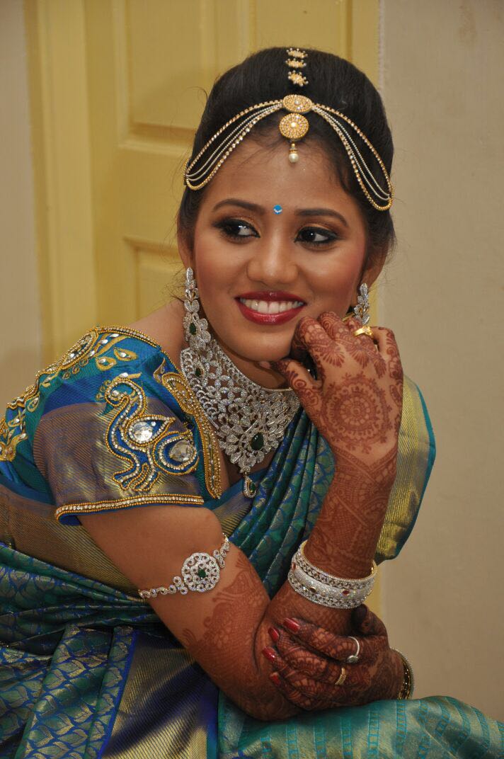 Smashing gaze of bride by Dhruti Raichura Bridal-makeup | Weddings Photos & Ideas