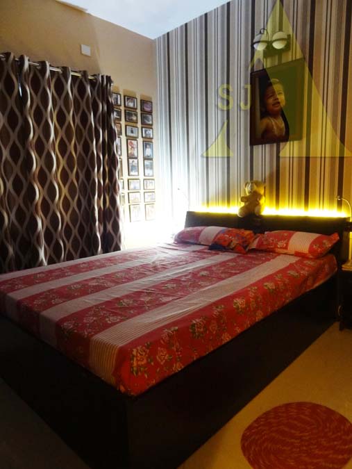 Wallpaper Waterfall by Suman Bedroom Contemporary | Interior Design Photos & Ideas