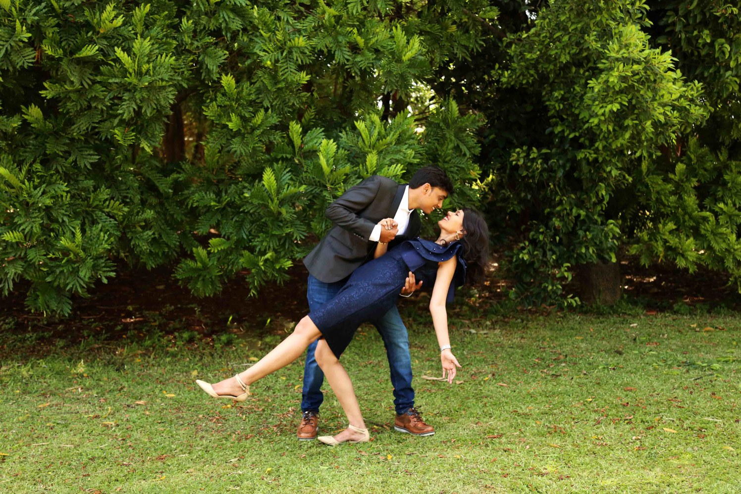 Flash of love between them! by Rushil Jadhav Wedding-photography | Weddings Photos & Ideas