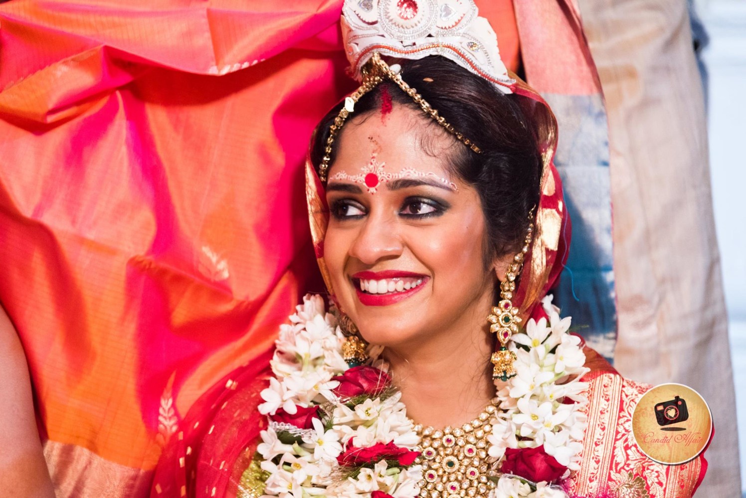 Bengali Bride With Chandan Makeup And Bold Makeup by Candid Affair Wedding-photography Bridal-makeup | Weddings Photos & Ideas