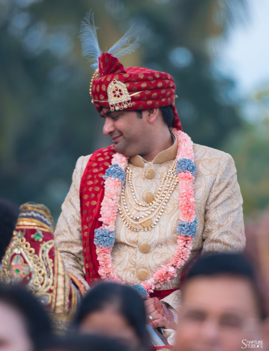 Grooms arrival by Snapture Studios