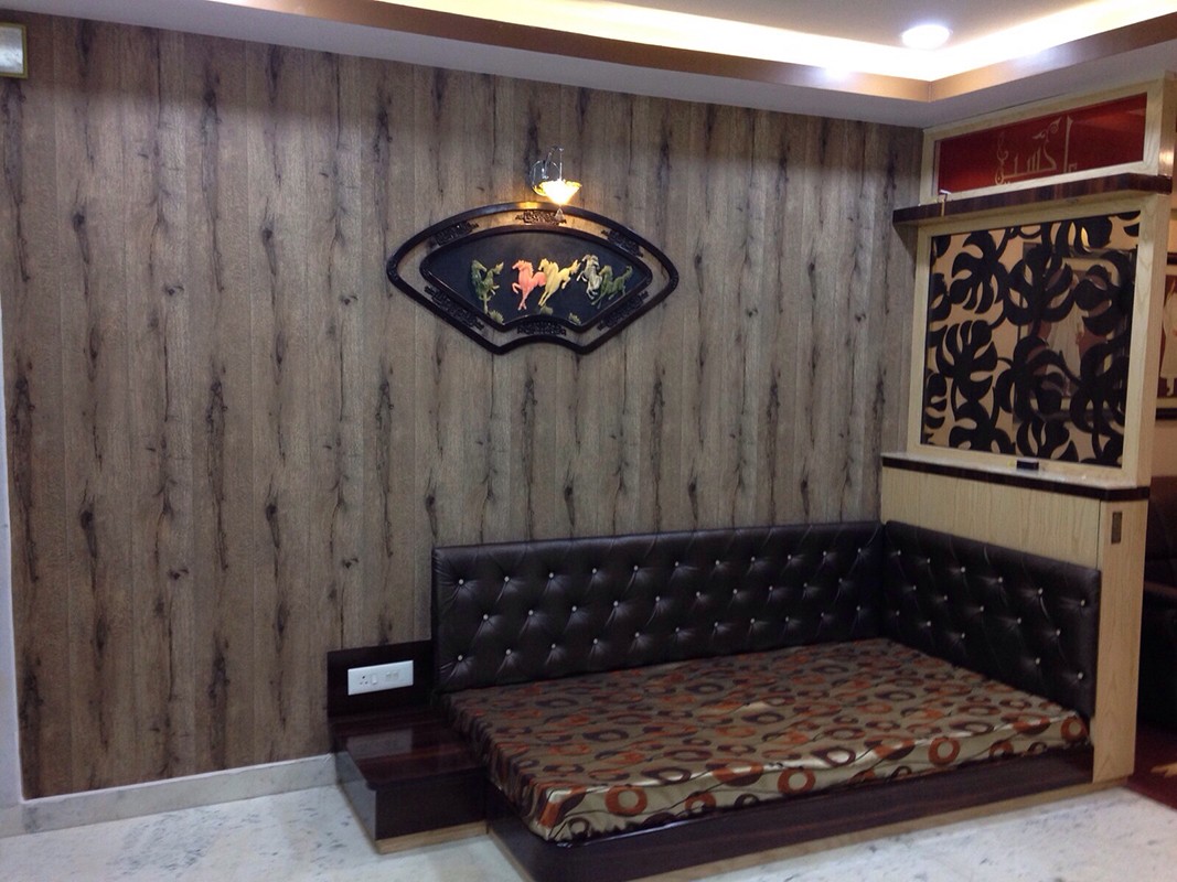 Retro style home by Raj Interiors