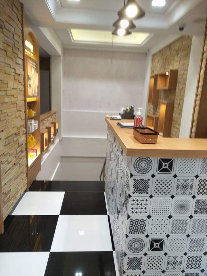 Intricate Designed Shelf With Black And White Tile Flooring by Manvir Singh Contemporary | Interior Design Photos & Ideas