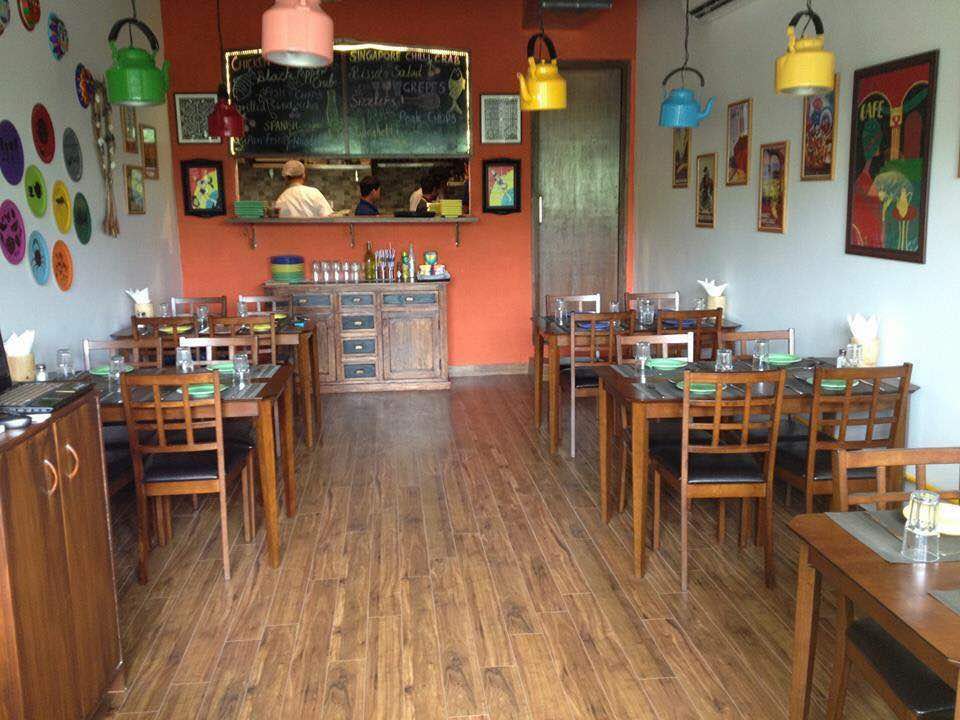 Retro style restaurant by Dushyant Arora Modern | Interior Design Photos & Ideas