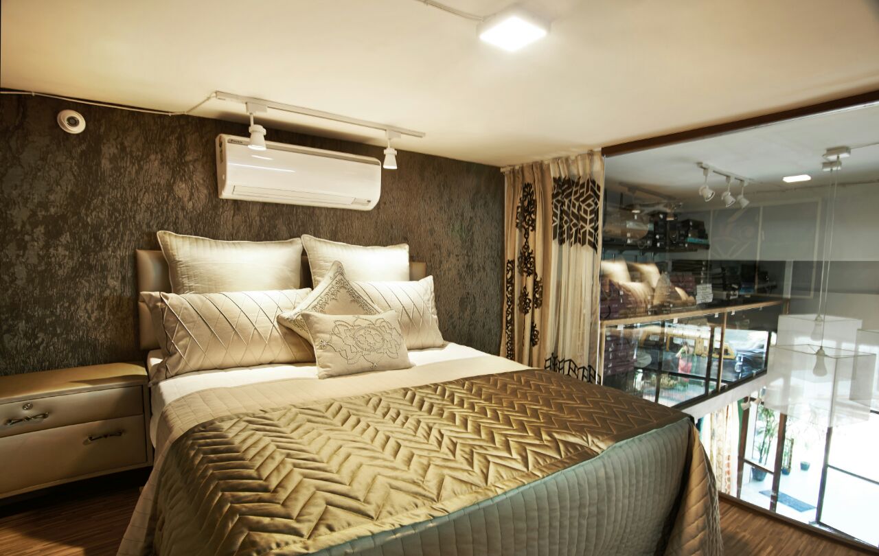 Bedroom with wall decor and false ceiling by Nidhi Rathod Bedroom Contemporary | Interior Design Photos & Ideas