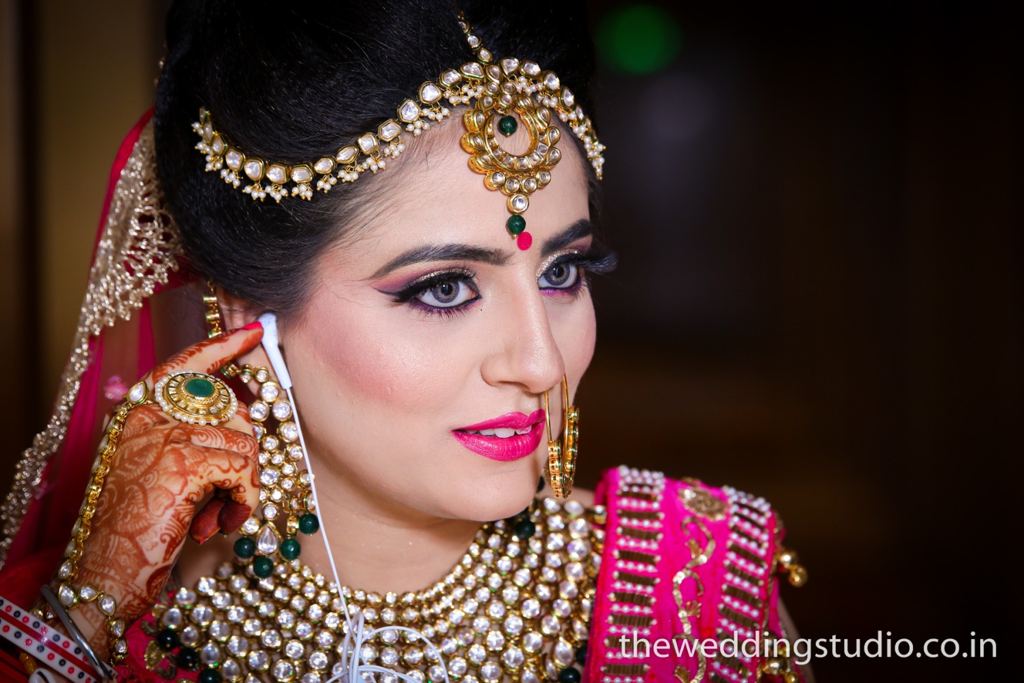 Kundan embedded jewelry of the bride by THE WEDDING STUDIO Wedding-photography Bridal-makeup Bridal-jewellery-and-accessories | Weddings Photos & Ideas