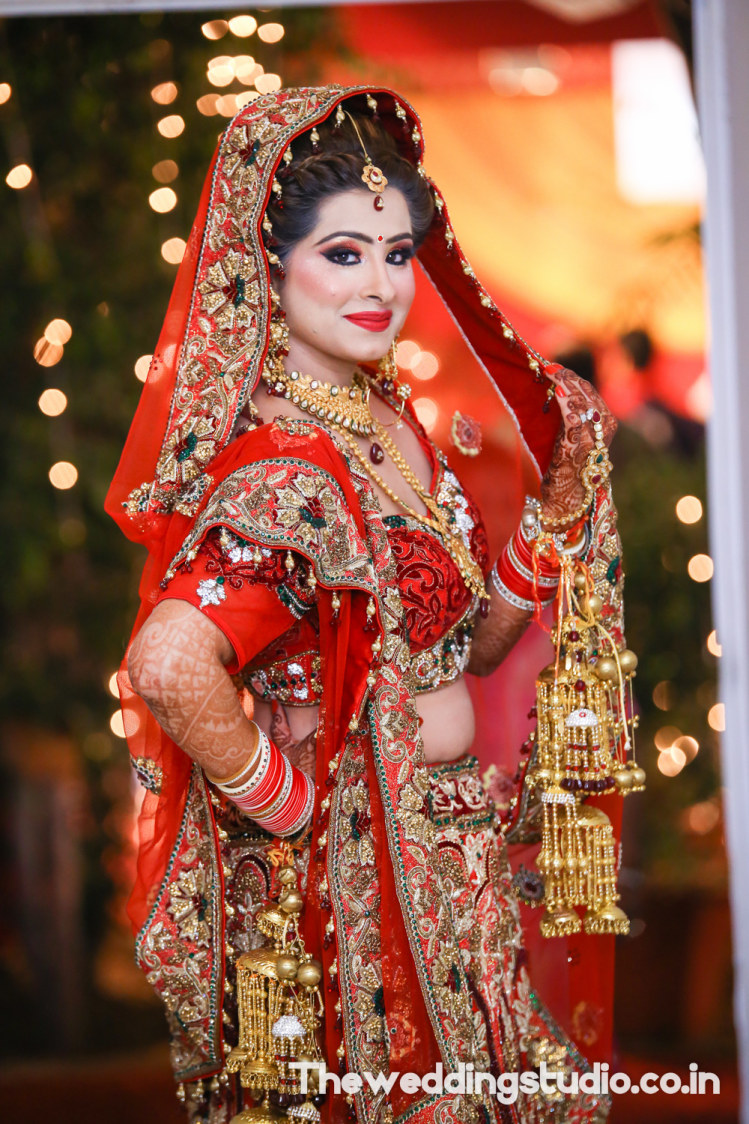 Chic and classy by THE WEDDING STUDIO Wedding-photography Bridal-jewellery-and-accessories Bridal-makeup | Weddings Photos & Ideas